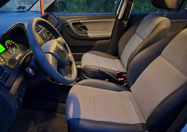 Skoda Fabia cena 9499 przebieg: 251839, rok produkcji 2010 z Śmigiel małe 172
